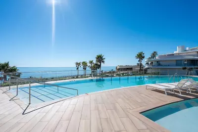 Middle Floor Apartment in Estepona