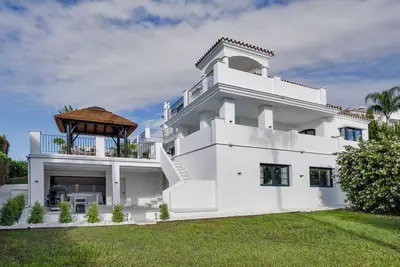 Detached Villa in Nueva Andalucía