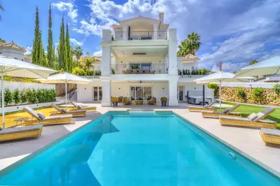 Detached Villa in Nueva Andalucía