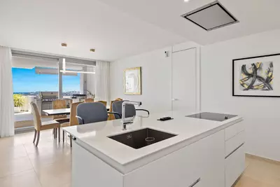 Middle Floor Apartment in Nueva Andalucía