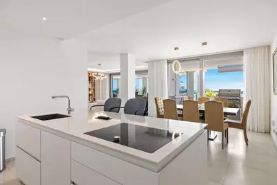 Middle Floor Apartment in Nueva Andalucía