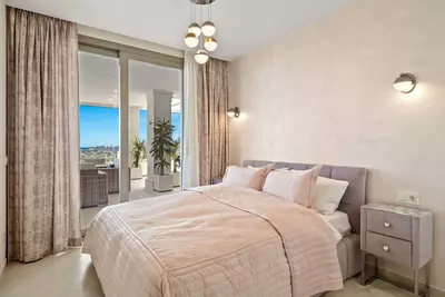 Middle Floor Apartment in Nueva Andalucía