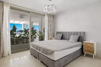 Middle Floor Apartment in Nueva Andalucía