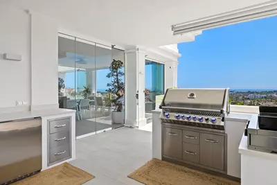 Middle Floor Apartment in Nueva Andalucía
