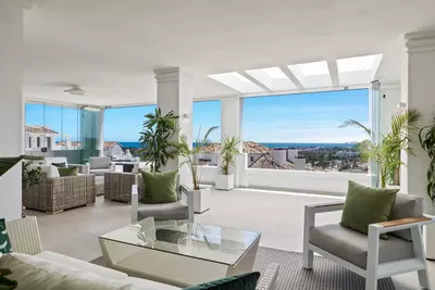 Middle Floor Apartment in Nueva Andalucía