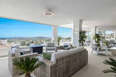 Middle Floor Apartment in Nueva Andalucía