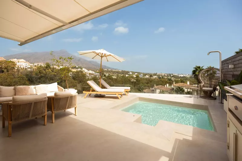 Middle Floor Apartment in Nueva Andalucía