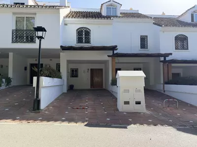 Townhouse in El Paraiso
