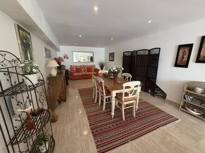 Townhouse in El Paraiso