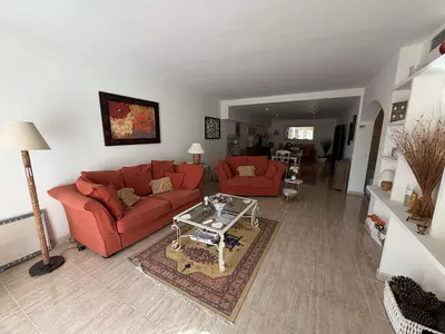 Townhouse in El Paraiso