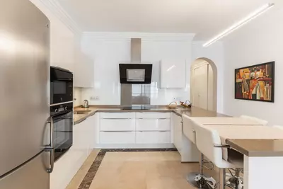 Middle Floor Apartment in Nueva Andalucía