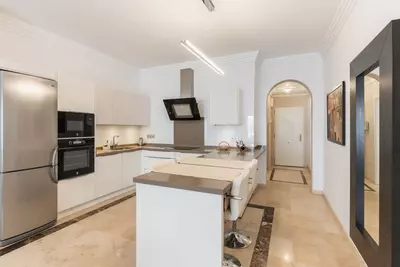 Middle Floor Apartment in Nueva Andalucía