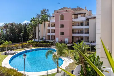 Middle Floor Apartment in Nueva Andalucía