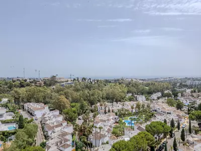 Top Floor Apartment in Nueva Andalucía