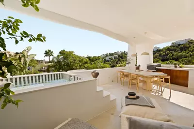 Middle Floor Apartment in Benahavís