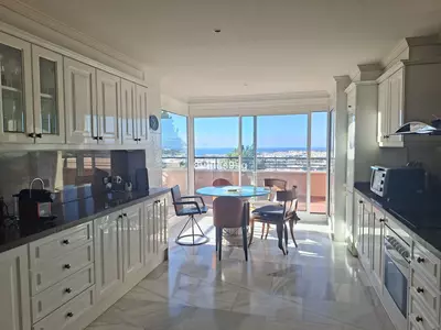 Middle Floor Apartment in Nueva Andalucía
