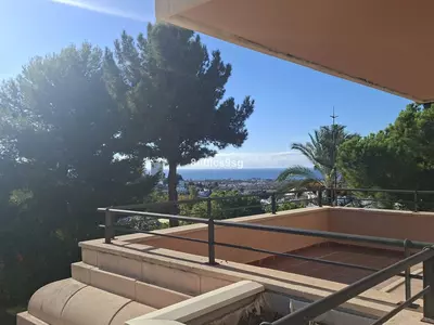 Middle Floor Apartment in Nueva Andalucía