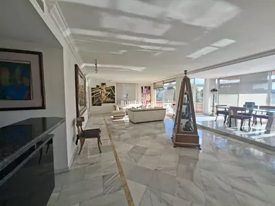 Middle Floor Apartment in Nueva Andalucía