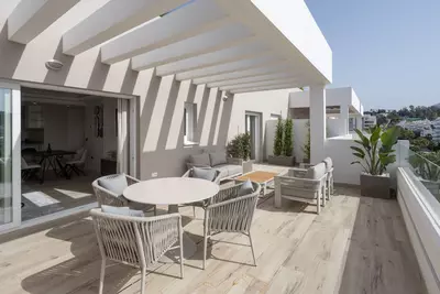 Middle Floor Apartment in Nueva Andalucía