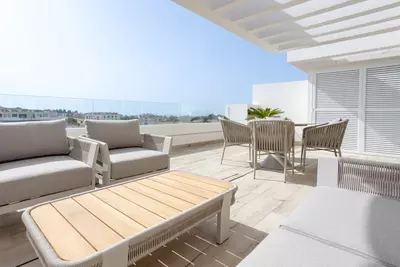 Middle Floor Apartment in Nueva Andalucía