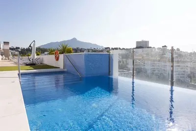 Middle Floor Apartment in Nueva Andalucía