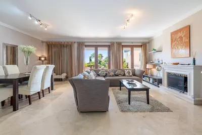 Townhouse in El Paraiso