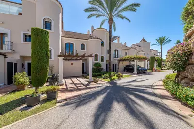 Townhouse in El Paraiso