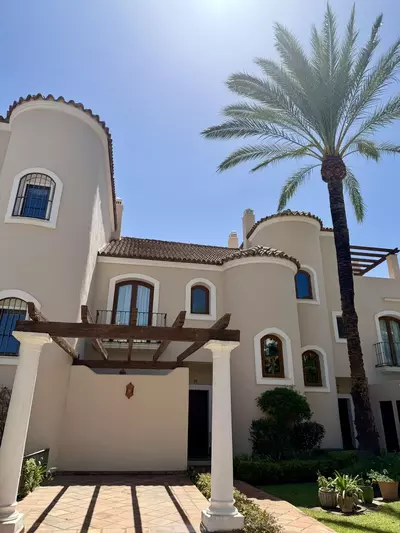 Townhouse in El Paraiso