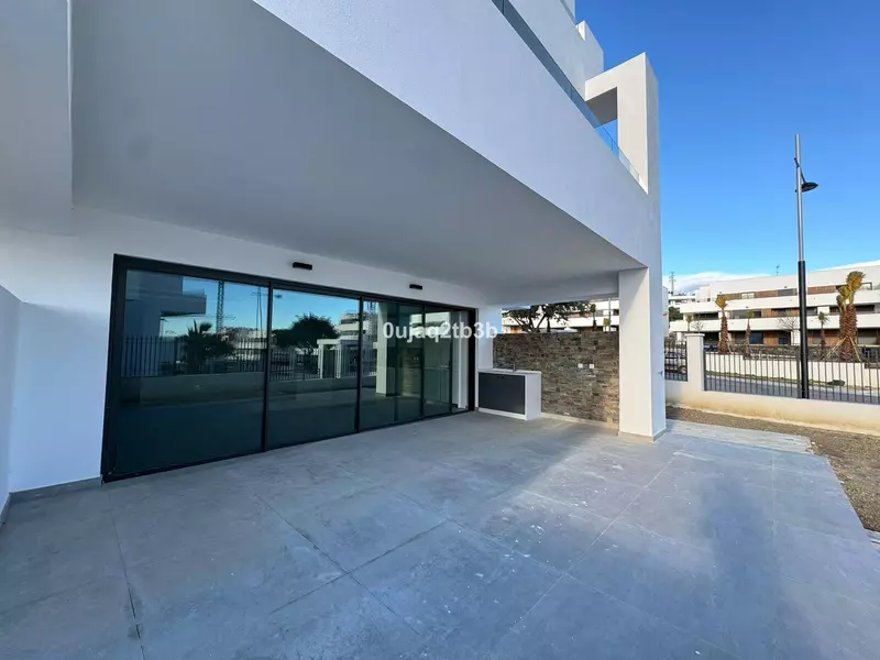 Middle Floor Apartment in Estepona