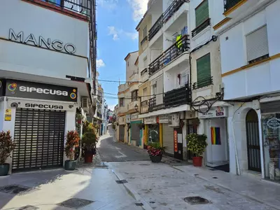 Middle Floor Apartment in Estepona