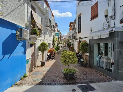 Middle Floor Apartment in Estepona