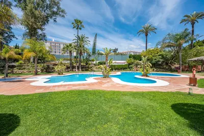 Middle Floor Apartment in Puerto Banús
