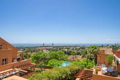 Middle Floor Apartment in Elviria