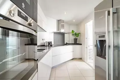 Middle Floor Apartment in Nueva Andalucía