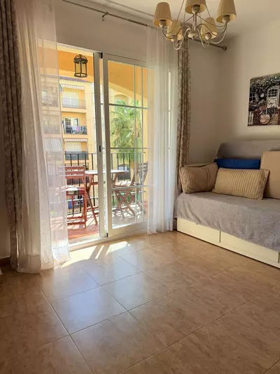Middle Floor Apartment in Estepona