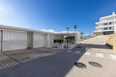 Middle Floor Apartment in Estepona