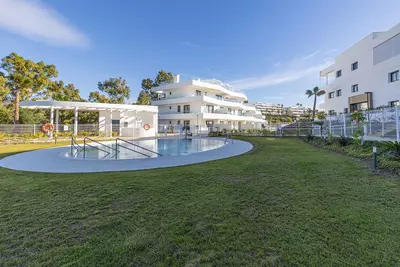 Middle Floor Apartment in Estepona