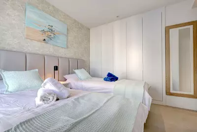 Middle Floor Apartment in Estepona
