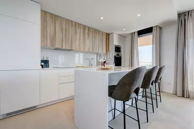 Middle Floor Apartment in Estepona