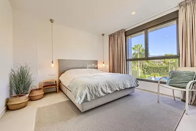 Middle Floor Apartment in Estepona