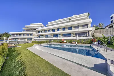Middle Floor Apartment in Estepona