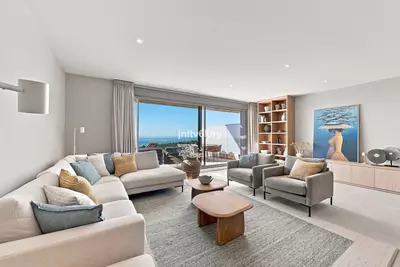 Middle Floor Apartment in Estepona