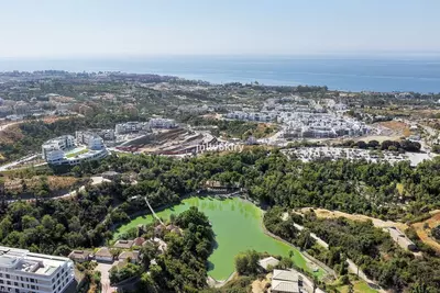 Middle Floor Apartment in Estepona