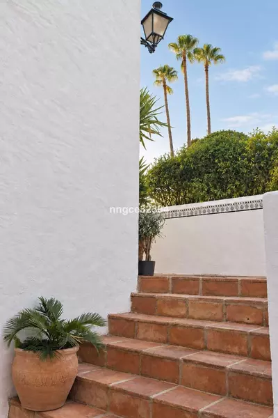 Semi-Detached House in Nueva Andalucía