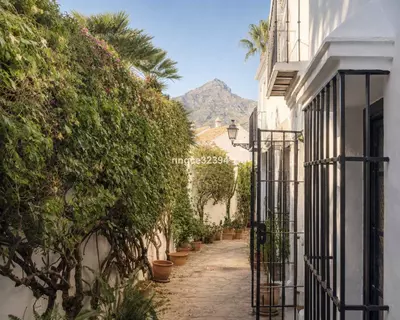 Semi-Detached House in Nueva Andalucía