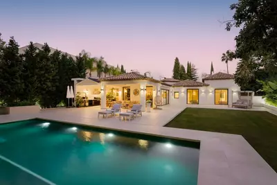 Detached Villa in Nueva Andalucía