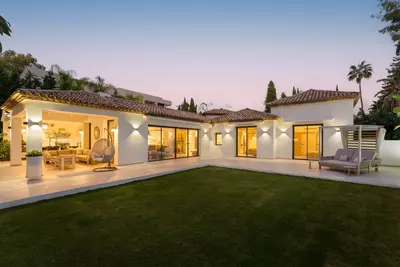 Detached Villa in Nueva Andalucía