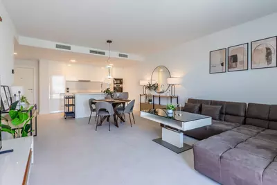 Middle Floor Apartment in Estepona
