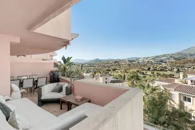 Middle Floor Apartment in Nueva Andalucía