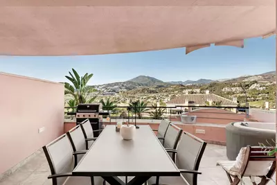 Middle Floor Apartment in Nueva Andalucía